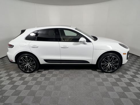 Certified 2026 Porsche Macan AWD/4WD image 8