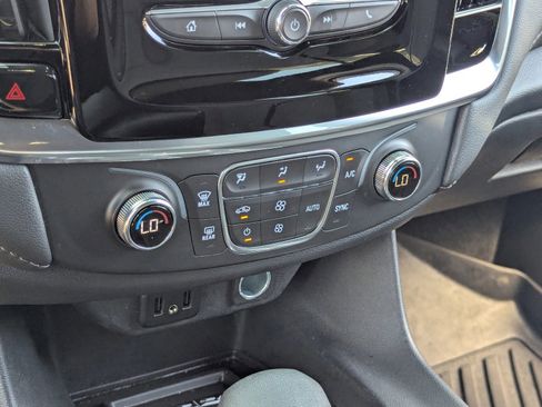 Used 2023 Chevrolet Traverse LT image 29