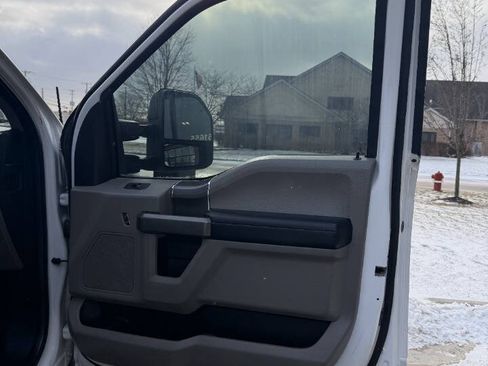 Used 2017 Ford F250 XLT w/ XLT Premium Package image 31