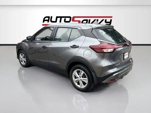 Used 2022 Nissan Kicks S FWD image 5