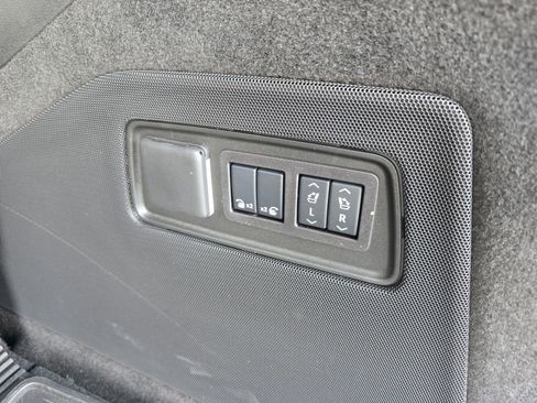 Used 2026 Cadillac Escalade Platinum Luxury image 25