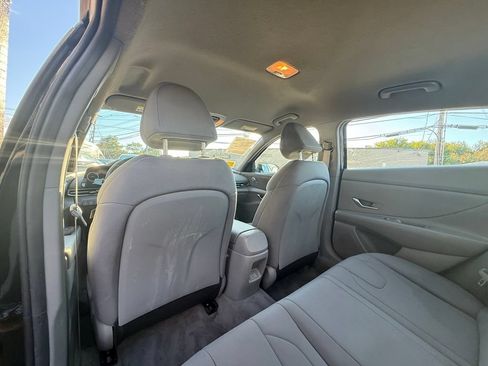 Used 2024 Hyundai Elantra SEL FWD image 16