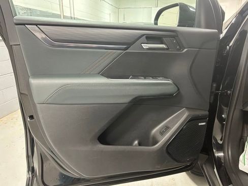 Used 2024 GMC Acadia AT4 w/ Luxury Package image 6