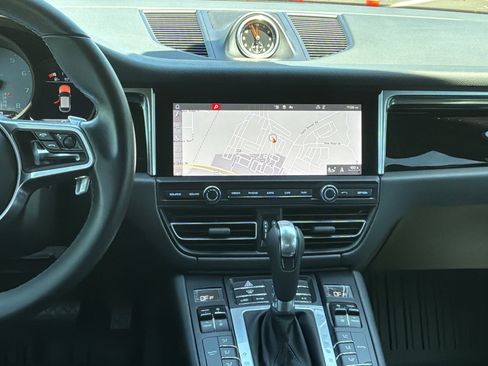 Used 2021 Porsche Macan S AWD/4WD image 30