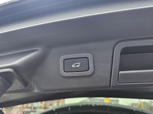 Used 2020 Land Rover Range Rover Velar R-Dynamic S image 35