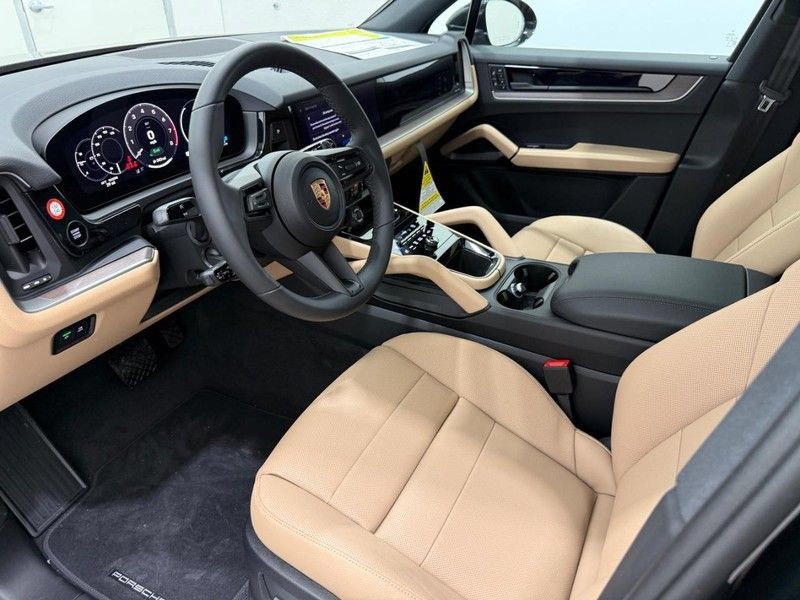 Used 2026 Porsche Cayenne E-Hybrid AWD/4WD image 4