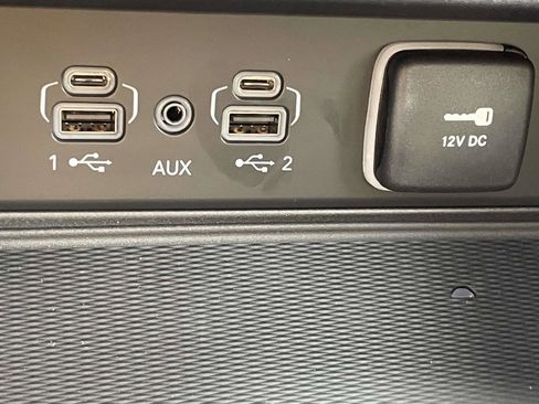 New 2025 Jeep Grand Cherokee Altitude image 4