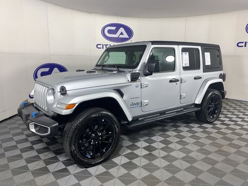 Used 2023 Jeep Wrangler Sahara image 7