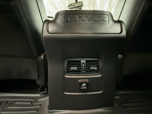 Used 2017 Nissan Titan SL AWD/4WD image 22