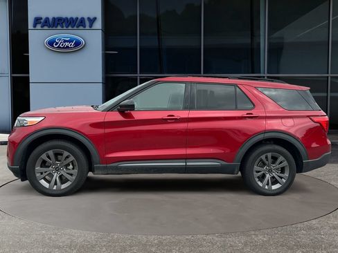 Used 2022 Ford Explorer XLT w/ Equipment Group 202A AWD/4WD image 8