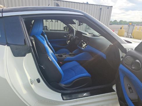 Certified 2025 Nissan Z Performance w/ Floor Mat Package RWD image 8