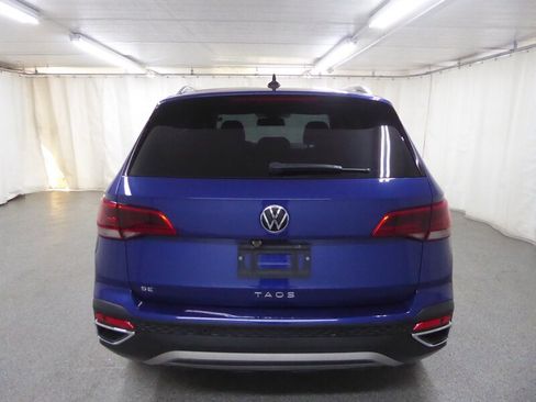 Used 2022 Volkswagen Taos SEL w/ Panoramic Sunroof Package FWD image 5