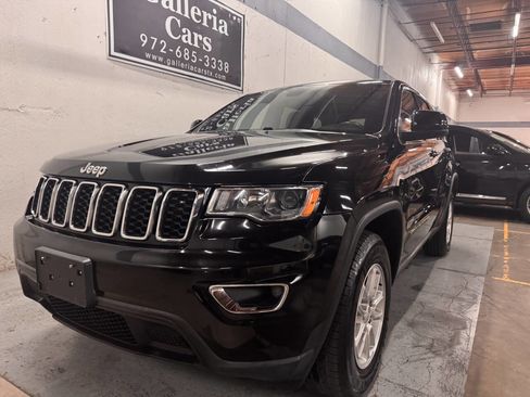 Used 2019 Jeep Grand Cherokee Laredo image 2