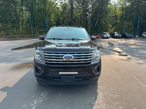 Used 2020 Ford Expedition Max XLT w/ Equipment Group 202A AWD/4WD image 4