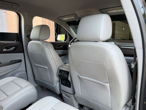 Used 2021 GMC Acadia SLT image 21