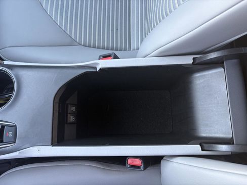 Used 2024 Toyota Camry SE image 14