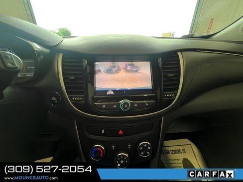 Used 2021 Chevrolet Trax LT w/ LT Convenience Package FWD image 19