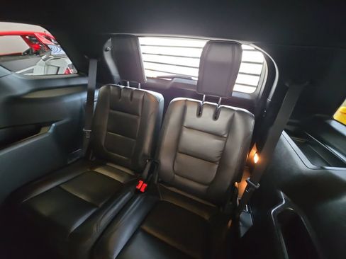Used 2018 Ford Explorer XLT w/ Equipment Group 202A AWD/4WD image 29