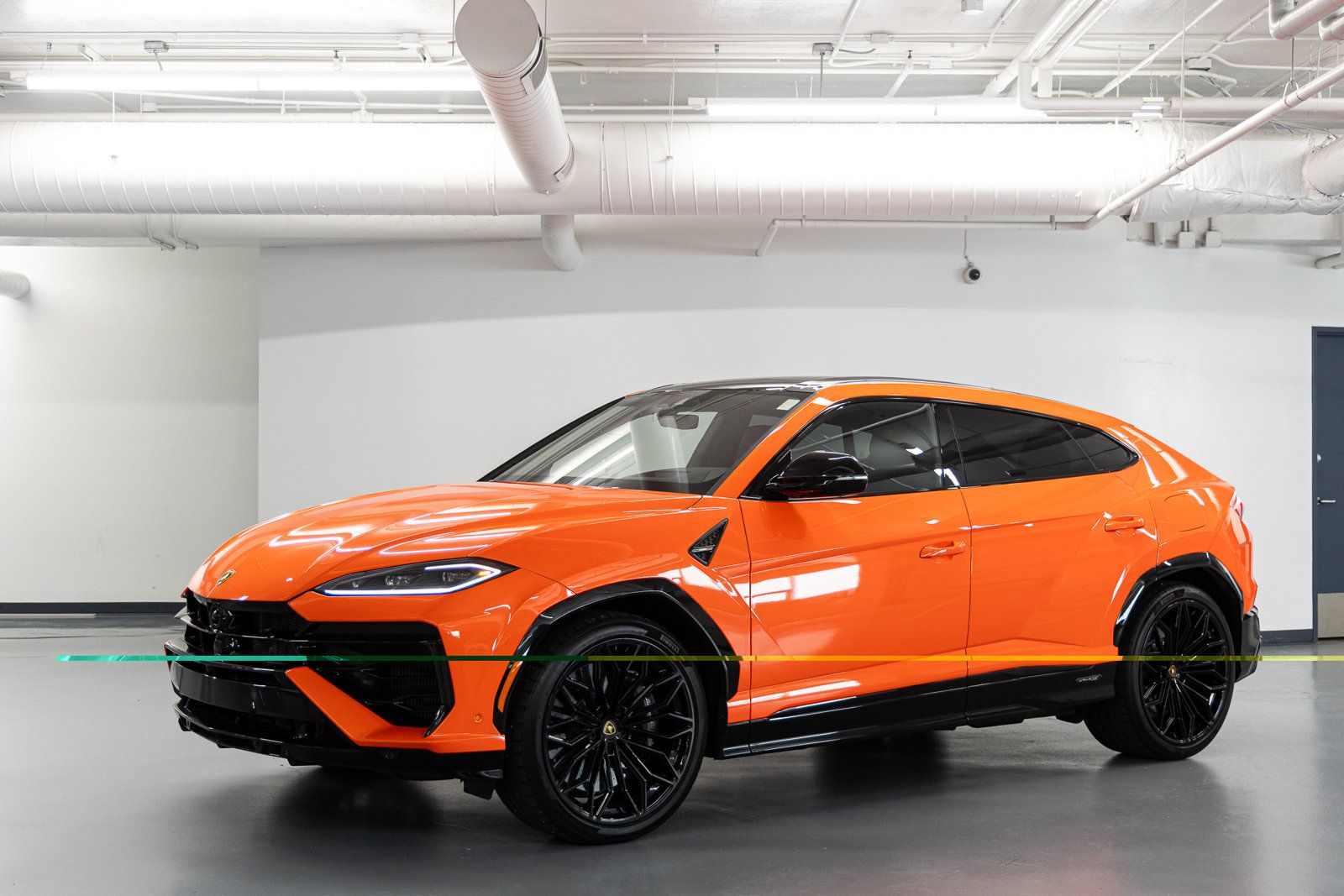 Used 2025 Lamborghini Urus S AWD/4WD image 2