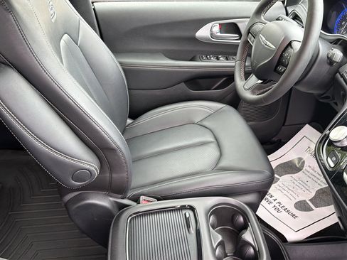 Used 2024 Chrysler Pacifica Touring-L w/ S Appearance Package FWD image 35