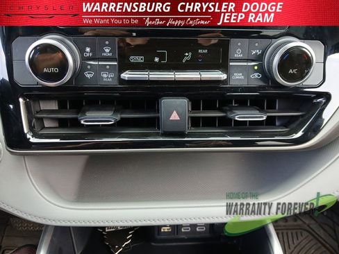 Used 2023 Toyota Highlander L image 26