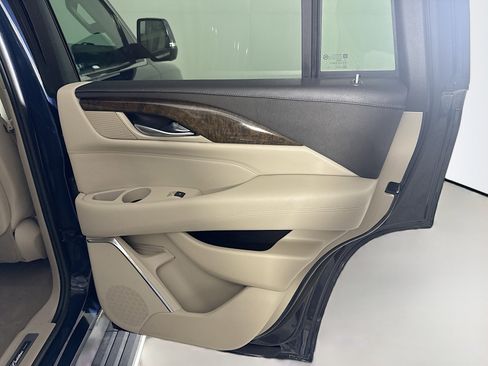 Used 2018 Cadillac Escalade Premium Luxury image 28