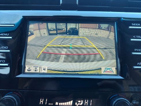 Used 2018 Toyota Camry XLE image 22