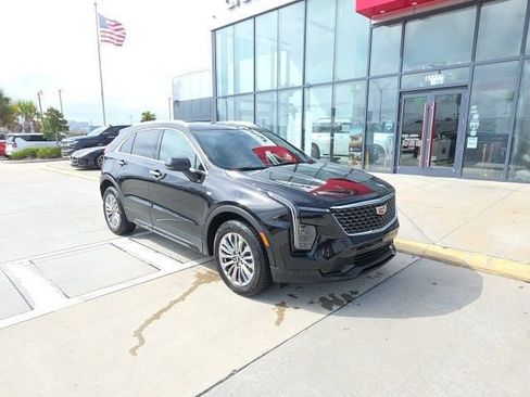 Used 2024 Cadillac XT4 Premium Luxury image 3