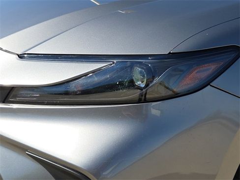 Used 2025 Toyota Camry SE image 4