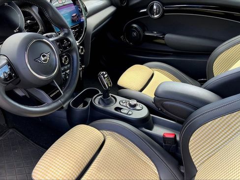 Certified 2024 MINI Cooper SE w/ MINI Resolute Edition image 18