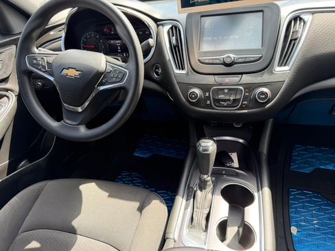 Used 2018 Chevrolet Malibu LT image 9
