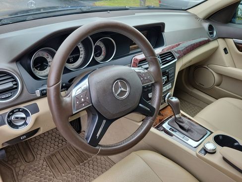 Used 2013 Mercedes-Benz C 250 Sedan image 22