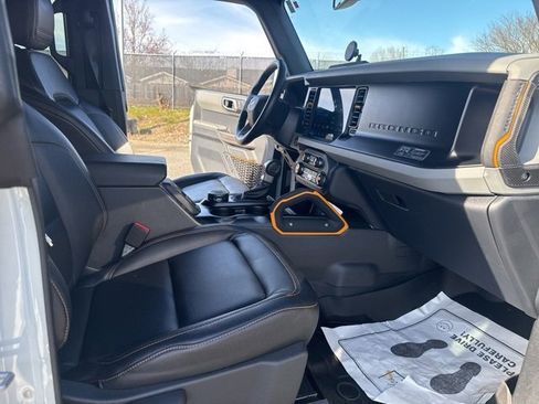 Used 2023 Ford Bronco Badlands image 15
