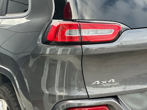 Used 2018 Jeep Cherokee Overland image 25