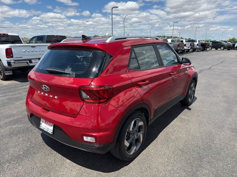 Used 2022 Hyundai Venue SEL FWD image 5