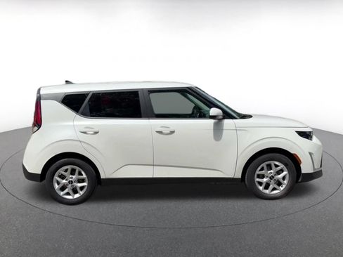 Used 2025 Kia Soul LX w/ LX Technology Package FWD image 15