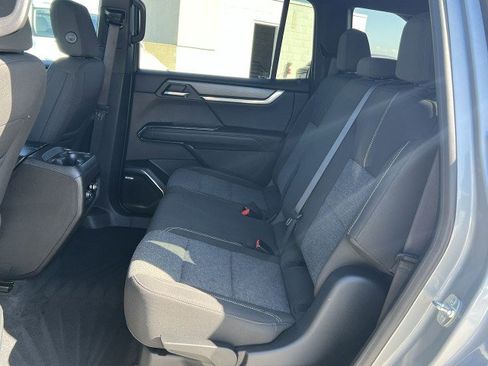 Used 2025 GMC Acadia Elevation image 25