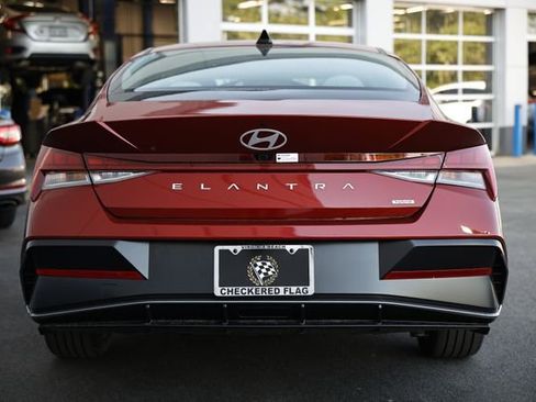New 2025 Hyundai Elantra Limited image 4