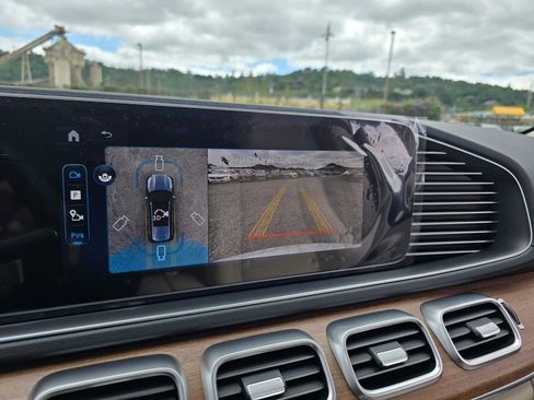 Used 2026 Mercedes-Benz GLS 450 4MATIC image 35