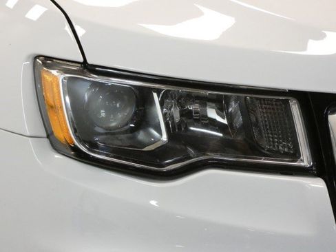 Used 2021 Jeep Grand Cherokee Limited AWD/4WD image 34