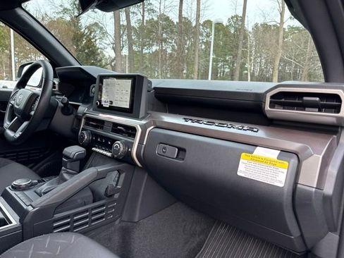 Used 2025 Toyota Tacoma SR5 image 28