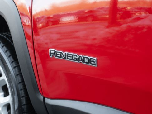 Used 2016 Jeep Renegade Latitude w/ Safety & Security Group image 30