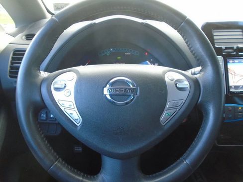 Used 2017 Nissan Leaf SV w/ Premium Package image 14