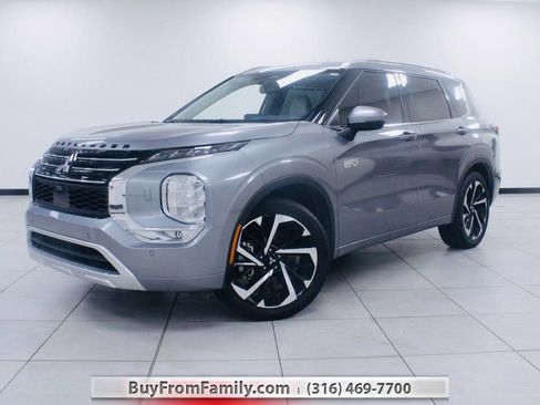 Used 2023 Mitsubishi Outlander SEL image 1