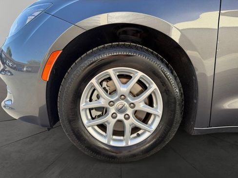 Used 2021 Chrysler Voyager Lxi FWD image 9