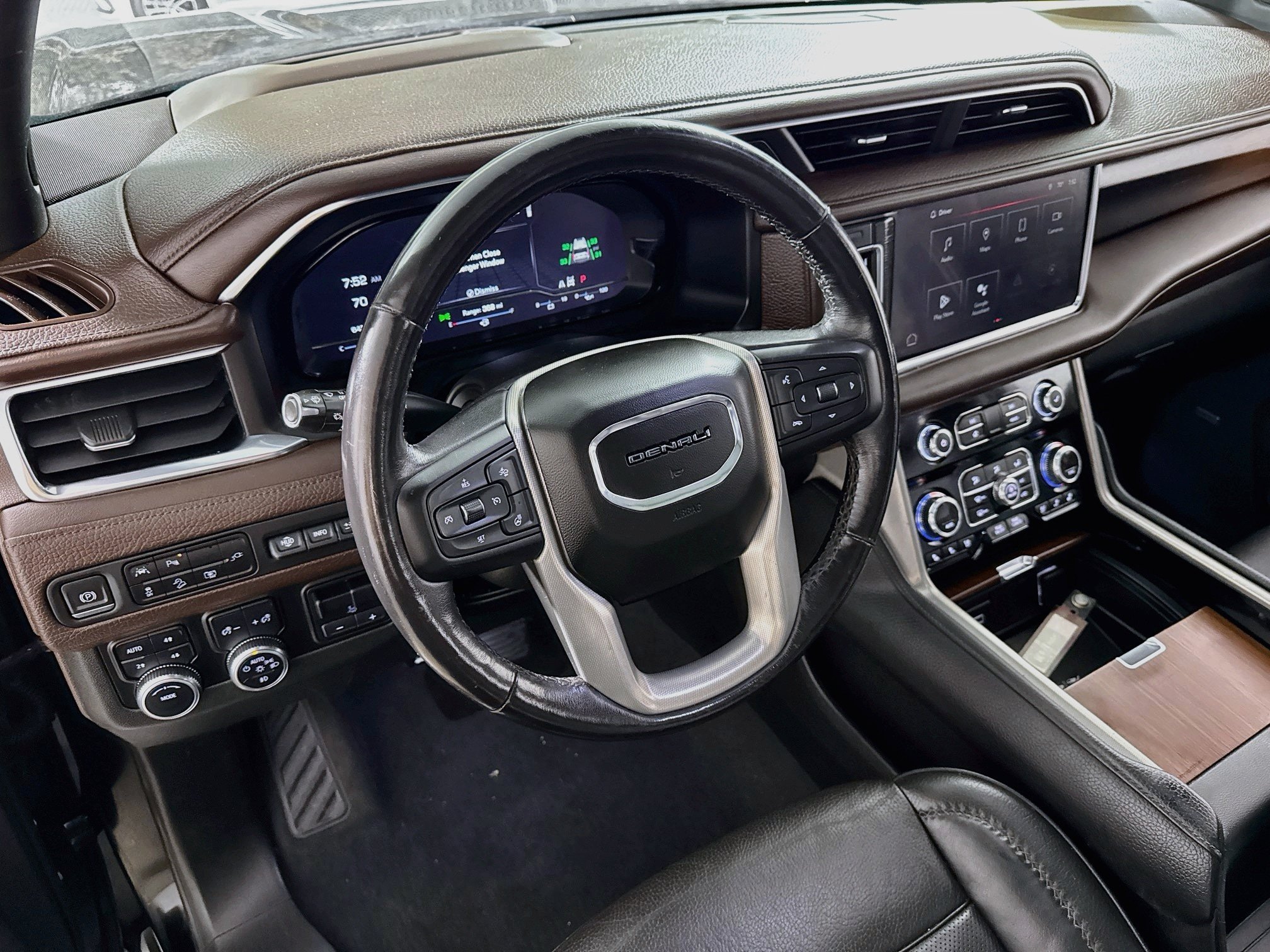 Used 2022 GMC Yukon XL Denali w/ Denali Premium Package AWD/4WD image 23