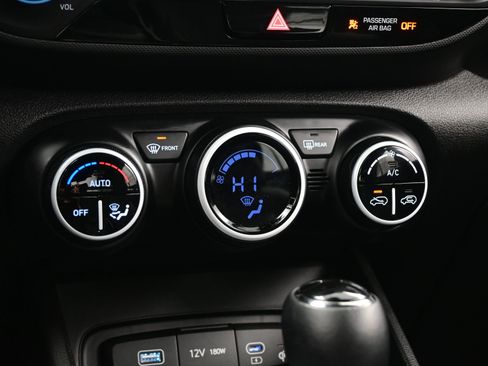 Certified 2025 Hyundai Venue Limited image 19