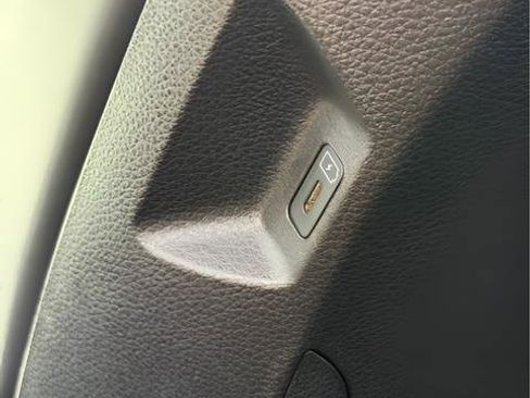 Used 2025 Kia Carnival FWD image 45
