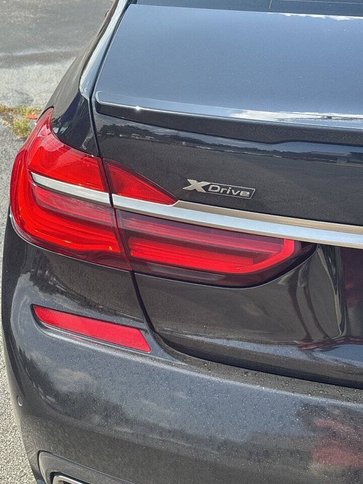 Used 2019 BMW M760i xDrive w/ Luxury Rear Seating Package AWD/4WD image 5