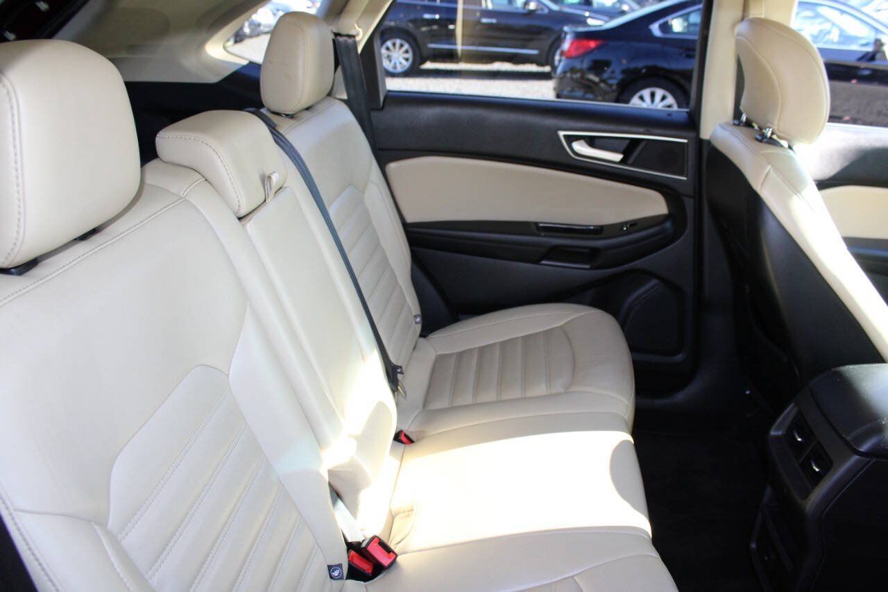 Used 2015 Ford Edge SEL w/ Equipment Group 201A AWD/4WD image 17